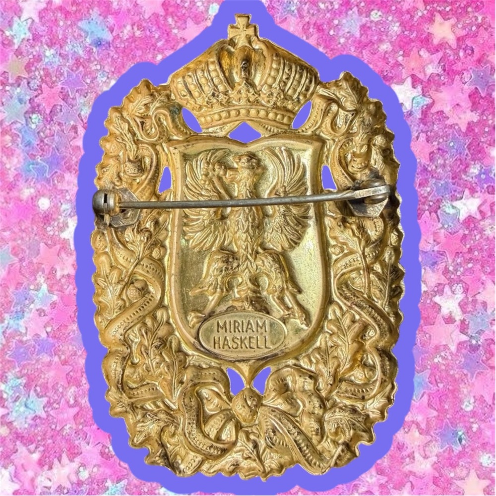 Miriam Haskell Gold coat of arms vintage 1960s brooch jewelry pin shield 50s - Picture 3 of 15